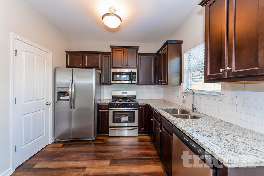 Building Photo - 317 Parkview Pl Dr