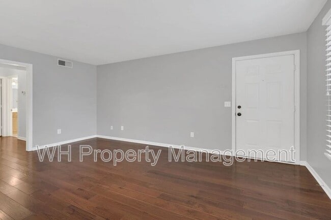 Building Photo - 1620 18th Ave S