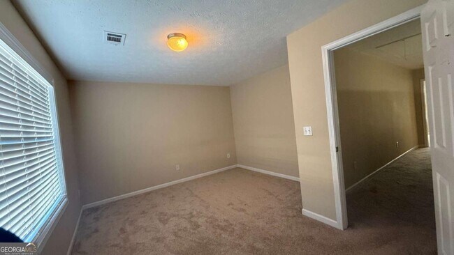 Building Photo - 5025 Village Run Dr