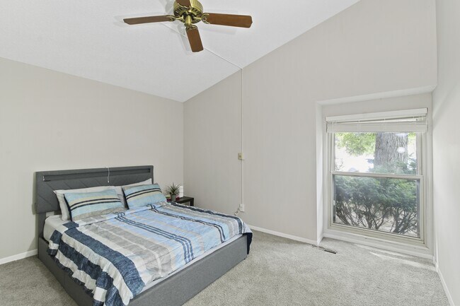 Building Photo - 2304 Melrose Dr