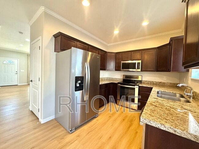 Building Photo - 13567 Florenza Way