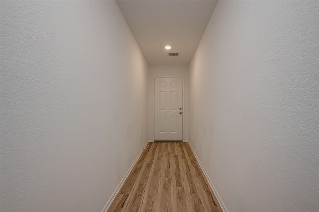 Building Photo - 18111 Robin Creek Dr