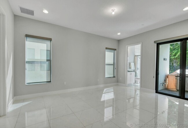 Building Photo - 17081 Five Waters Ave