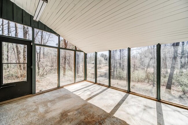 Building Photo - 42 Arminda St