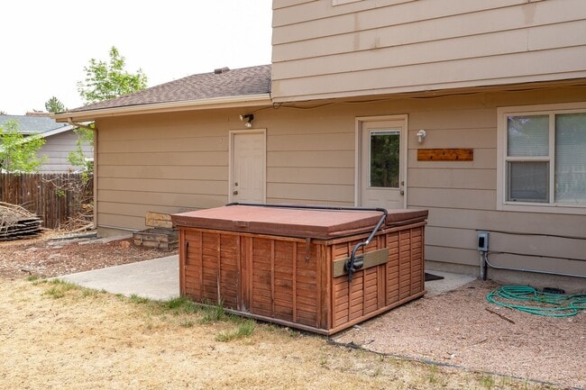 Building Photo - BEAUTIFUL 4BD SPLIT-LEVEL HOME in VILLA LOMA NEIGHBORHOOD - Security Deposit Waiver Available