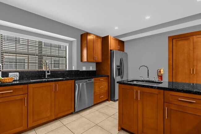 Building Photo - 14590 Damai Ln
