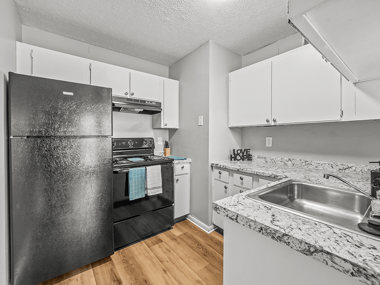 Fully-Equipped Kitchen - Lexington Park