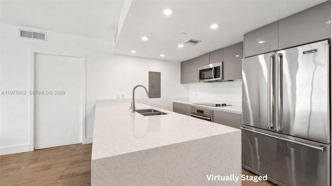 Building Photo - 13800 Highland Dr