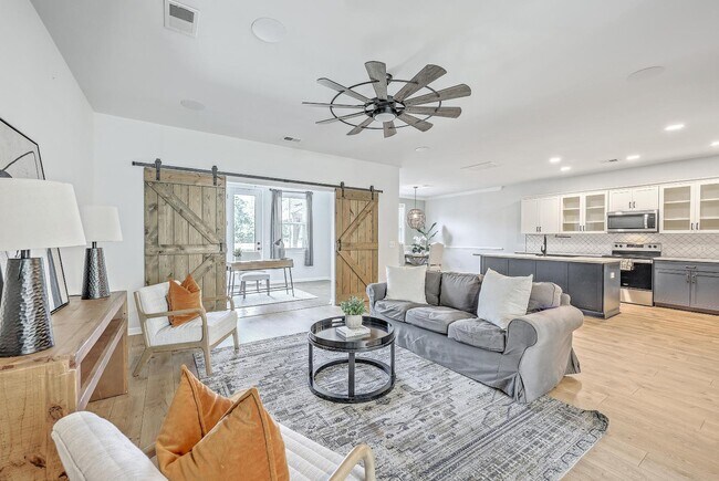 Building Photo - 132 McClellan Way