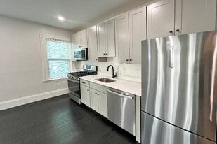 Building Photo - 38 Calvin St