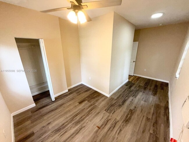 Building Photo - 1340 Peri St