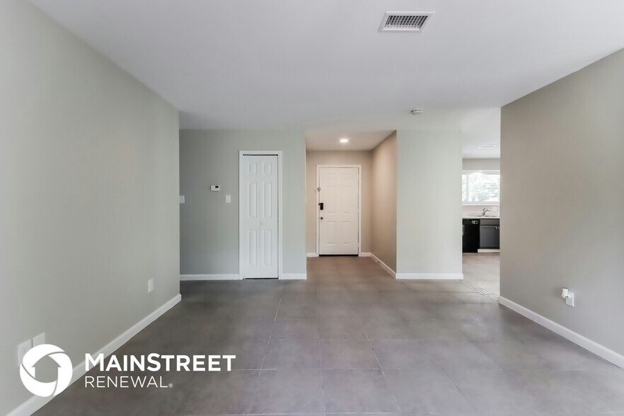 Building Photo - 24518 Pine Canyon Dr