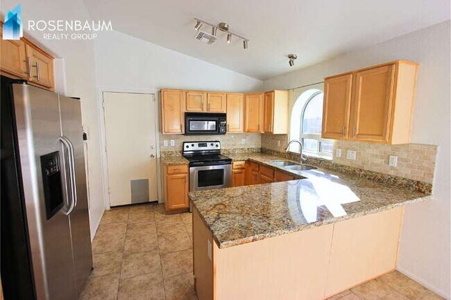 Building Photo - Charming 3-beds, 2-baths home in Wigwam Creek of Litchfield Park!