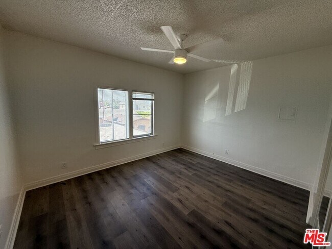Building Photo - 1462 W 36th St