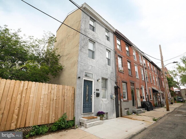 Building Photo - 1510 N Leithgow St