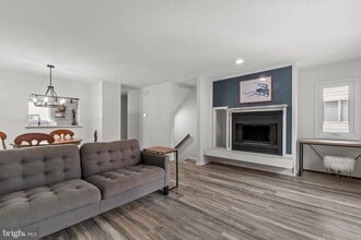 Building Photo - 3182 E Ocean View Ave