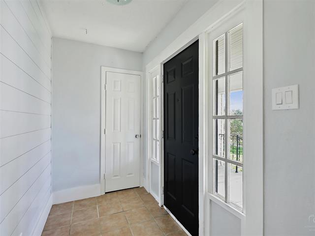 Building Photo - 105 E Hunt St