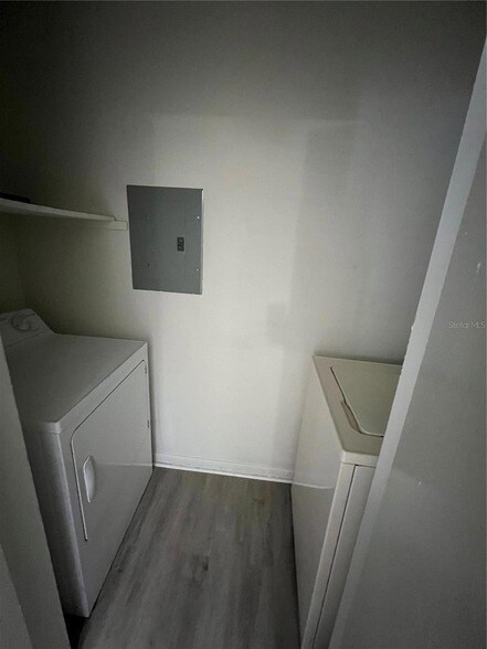 Building Photo - 4200 Thornbriar Ln