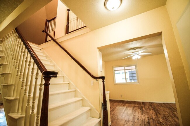 Building Photo - Spacious 4BD/2BA Two-Story Home w/ Fenced Yard & Huge Basement! Pets OK!