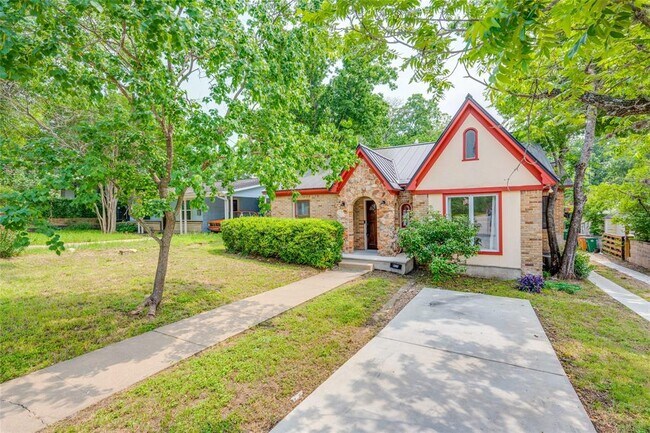 Building Photo - 1623 Palma Plaza