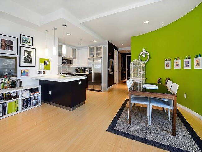 Building Photo - 511 Madison St