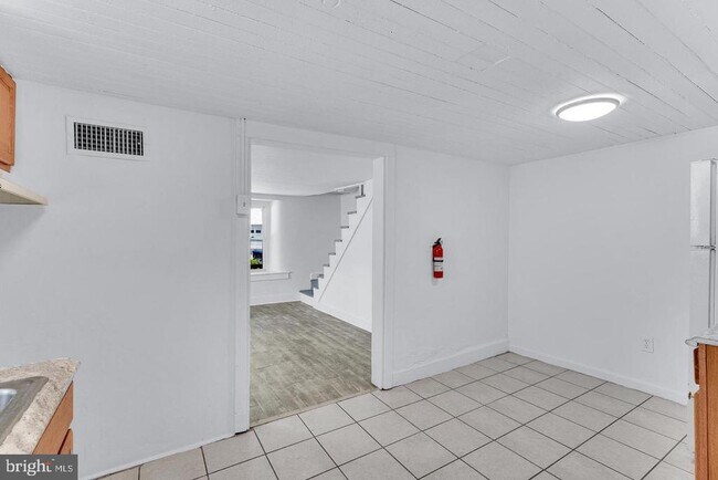 Building Photo - 60 Irish Ln