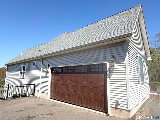 Building Photo - 103 Pond Hill Rd