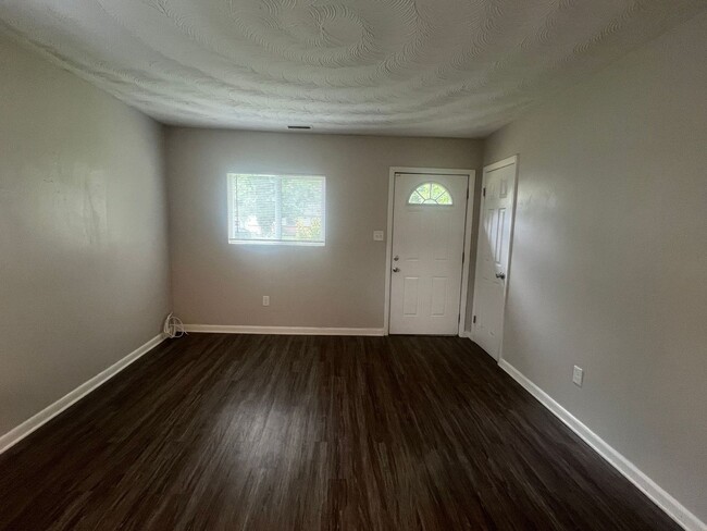Building Photo - 615 Queens View Ct
