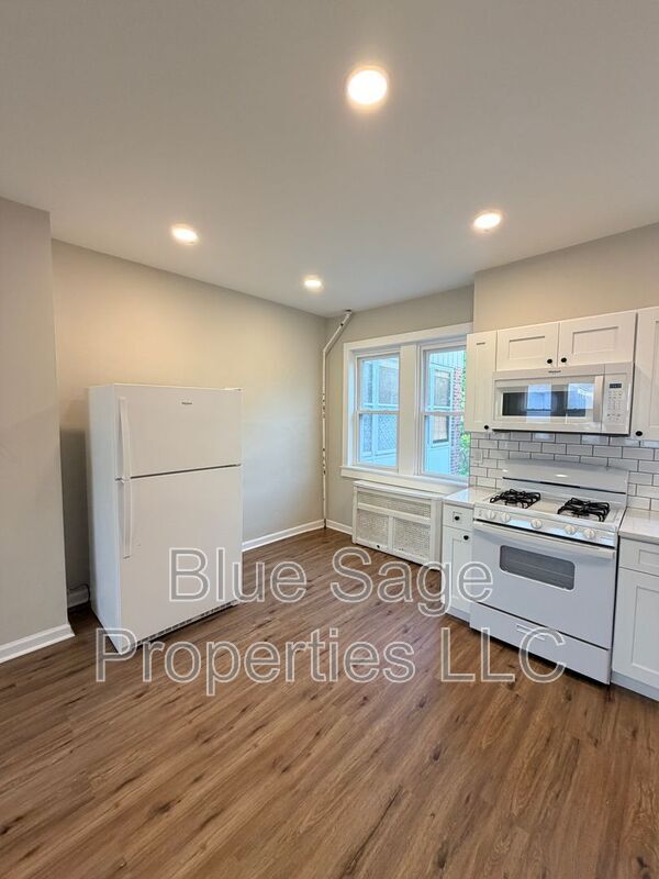 Building Photo - 413 E Baltimore Ave