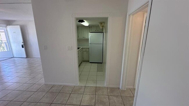 Building Photo - 625 Antioch Ave