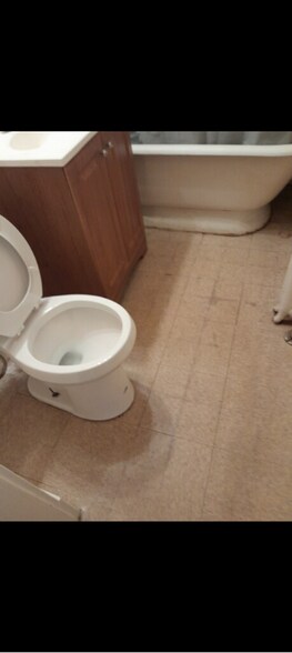 Building Photo - 920 Chicopee St