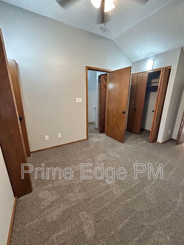 Building Photo - 1701 Ridgehaven Ct