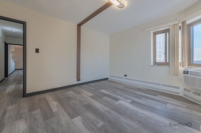 Building Photo - 7337 S South Shore Dr