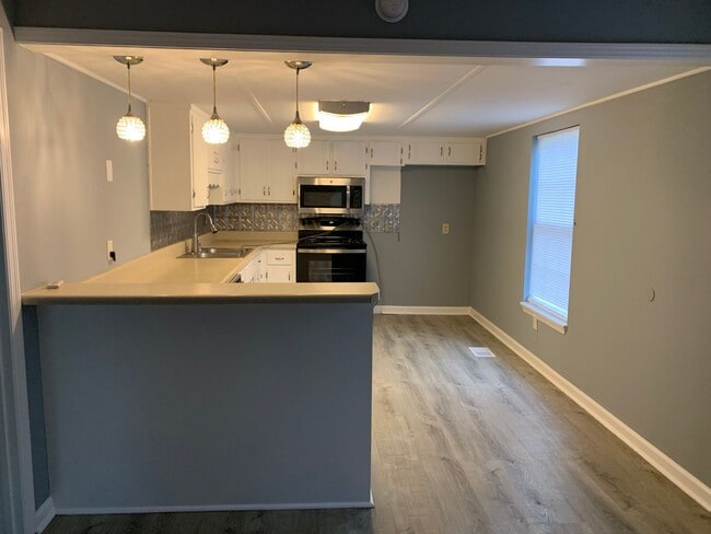 Building Photo - Mount Juliet three bedroom two bath in the...