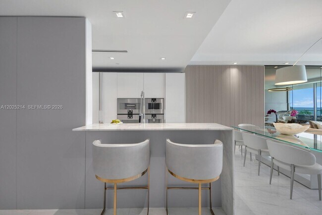 Building Photo - 10203 Collins Ave