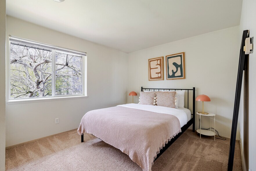 Building Photo - 4740 21st Ave NE