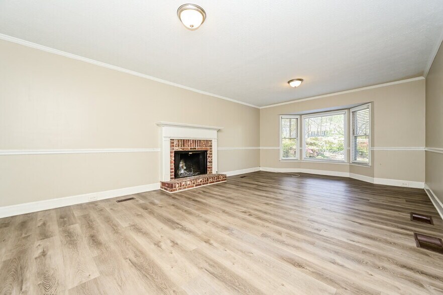 Building Photo - 120 Tanglewood Dr