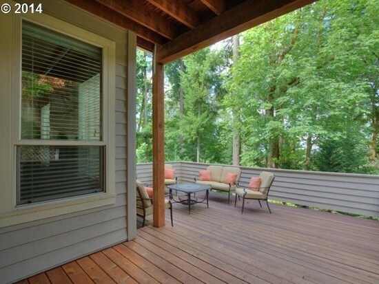 Building Photo - Entertainers dream! Spacious 4 bedroom hom...