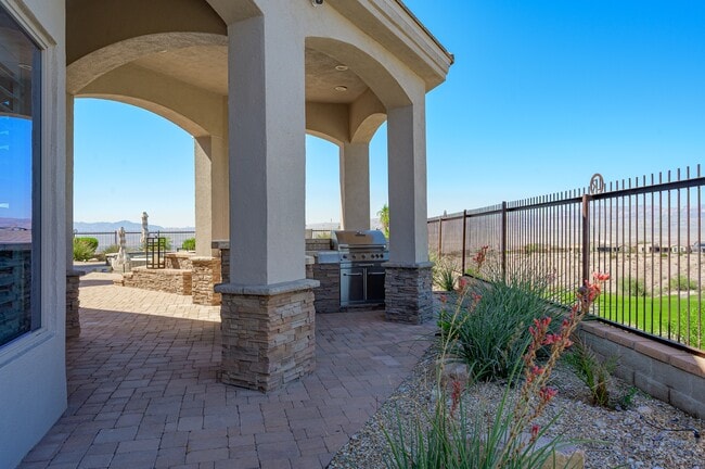 Building Photo - 1362 Pioneer Trail