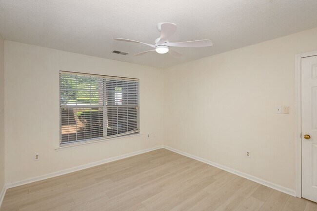 Building Photo - Delightful 2-bedroom, 2-bathroom condo