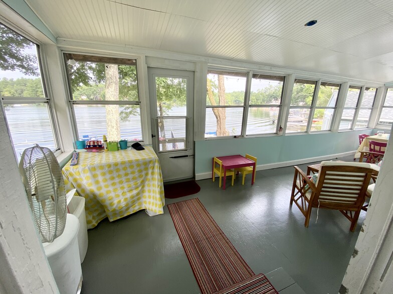 Easy access to the beach and an area to work from home with outstanding views - 30 Klondike Rd