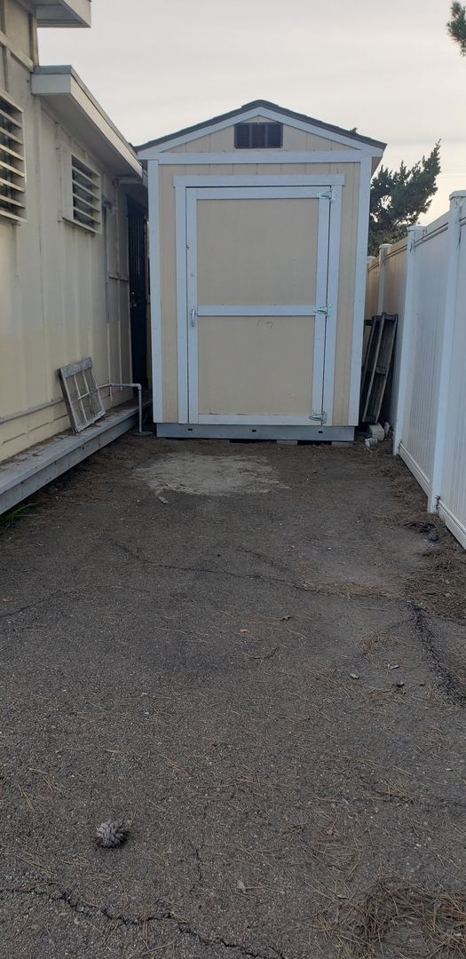 Building Photo - Studio Cottage w/ large storage shed!