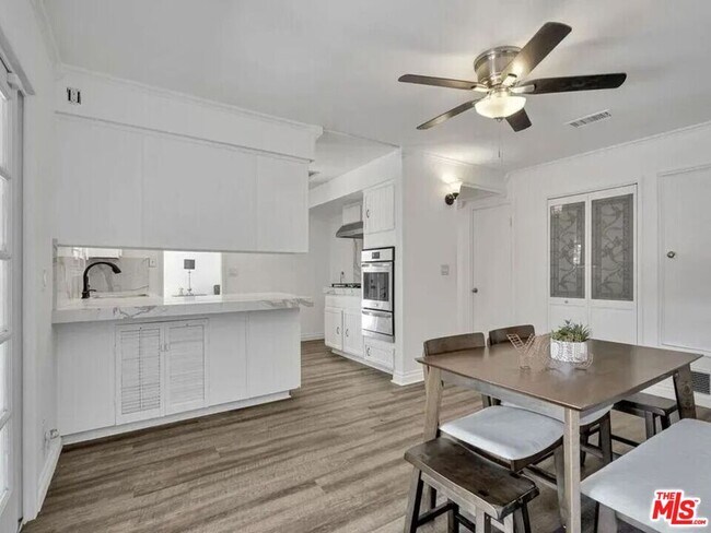 Building Photo - 28040 Ermine Pl