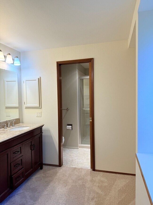 Building Photo - Elegant Bellevue Home for rent