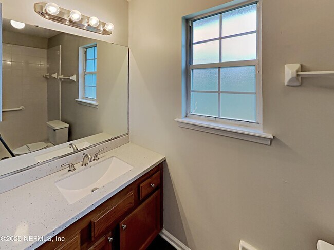 Building Photo - 4400 Apple Tree Pl