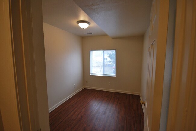 Building Photo - 1027 LaSalle Ave