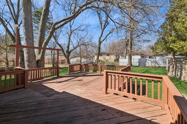 Building Photo - 815 W 187th St