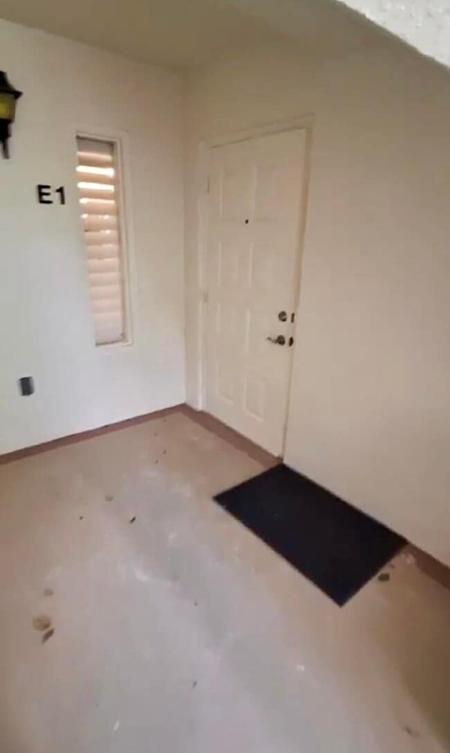 Building Photo - 1965 SW Silver Pine Way