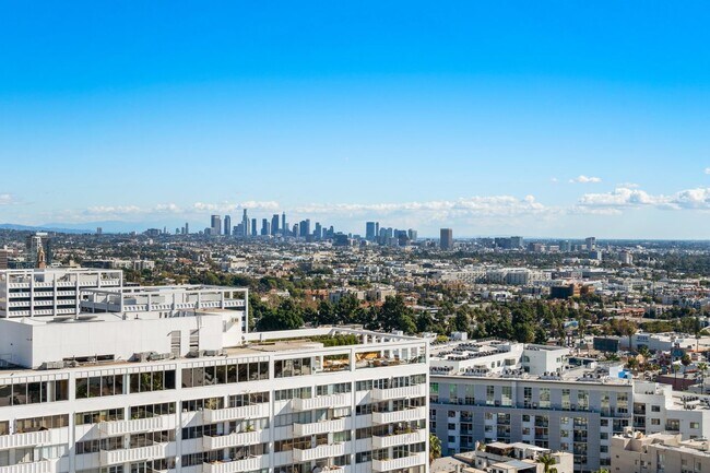 Building Photo - 7250 Franklin Ave