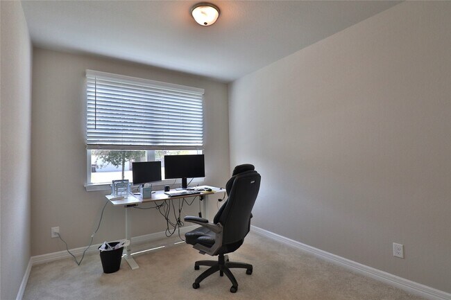 Building Photo - 145 Sunray Creek Dr